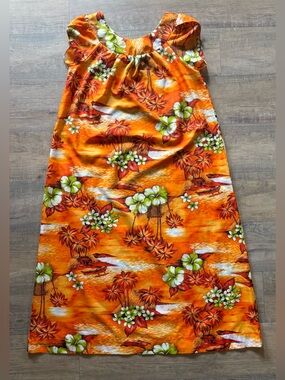 Vintage Hukilau Fashions women’s size 12 Hawaiian floral print muumuu dress